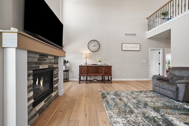 3002 Forestside Lane, Valparaiso, IN 46385