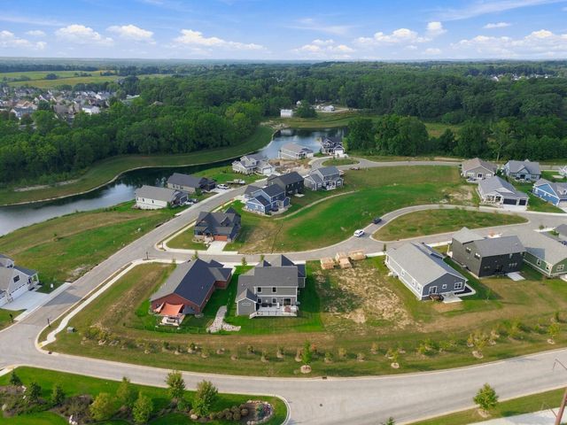3002 Forestside Lane, Valparaiso, IN 46385