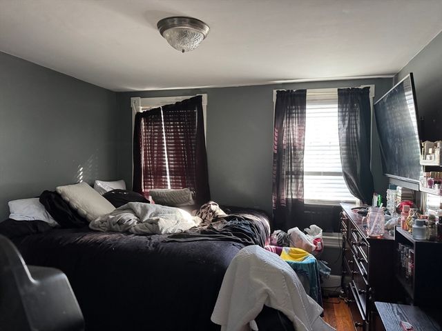 35 Farmland, Lowell, MA 01852