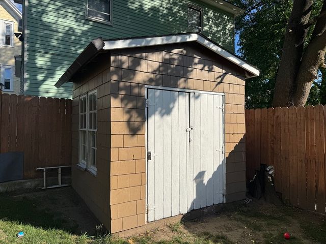 35 Farmland, Lowell, MA 01852