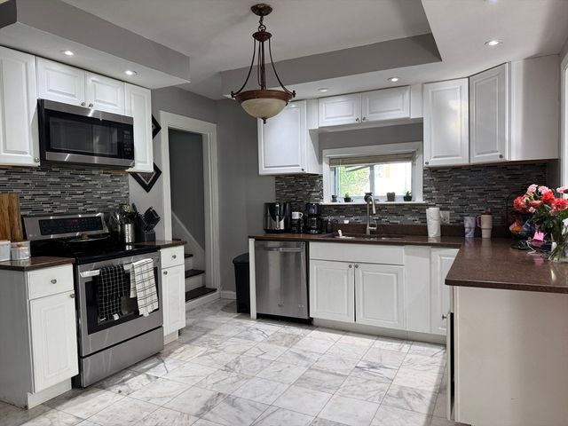 35 Farmland, Lowell, MA 01852