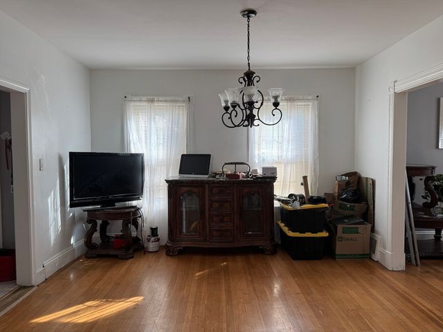 35 Farmland, Lowell, MA 01852