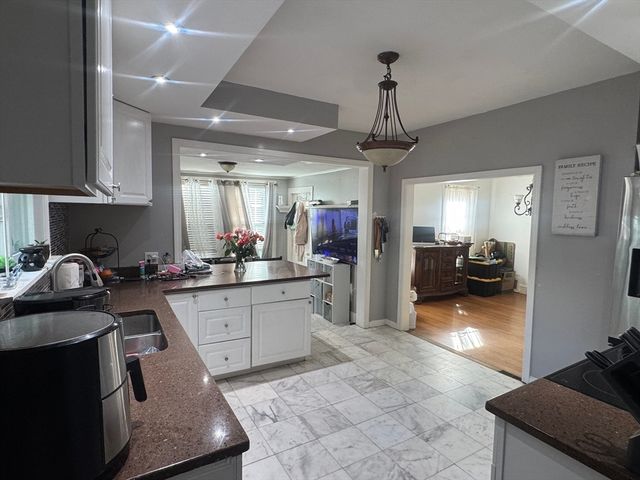 35 Farmland, Lowell, MA 01852