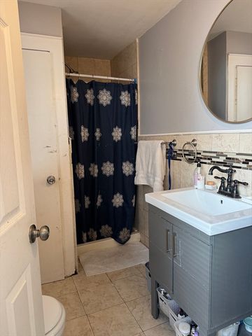 35 Farmland, Lowell, MA 01852