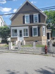35 Farmland, Lowell, MA 01852