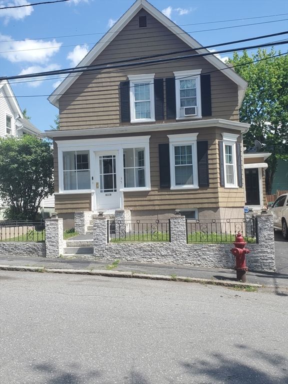 35 Farmland, Lowell, MA 01852