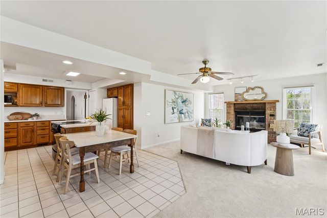 1009 Joanna Avenue, Glendale, MO 63122