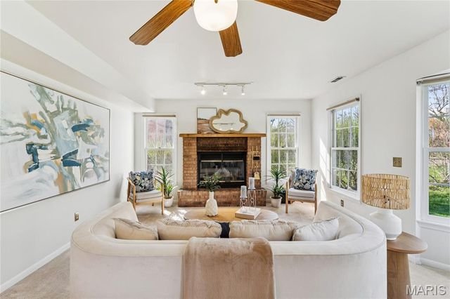 1009 Joanna Avenue, Glendale, MO 63122