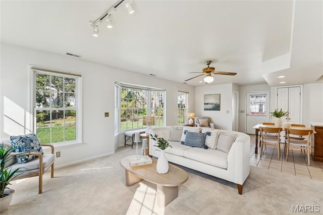 1009 Joanna Avenue, Glendale, MO 63122