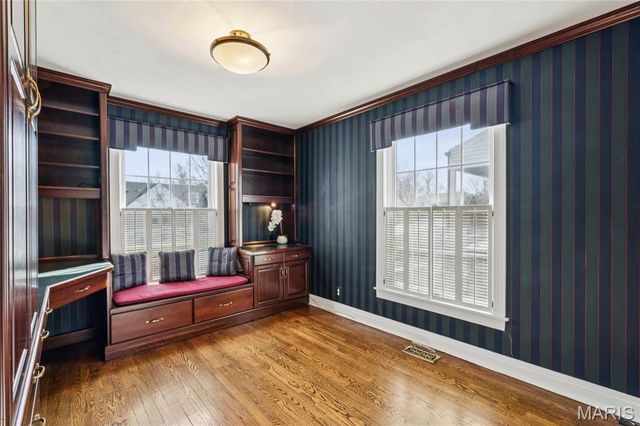 1009 Joanna Avenue, Glendale, MO 63122