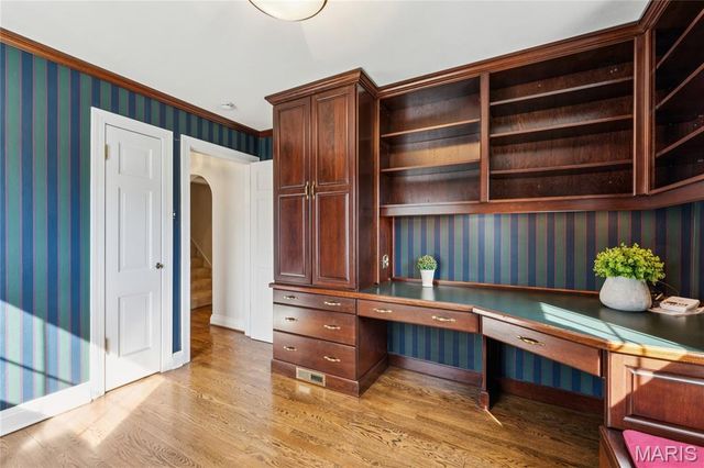 1009 Joanna Avenue, Glendale, MO 63122