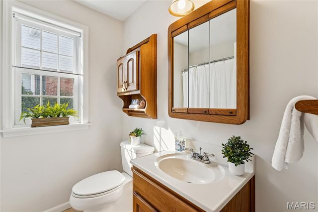 1009 Joanna Avenue, Glendale, MO 63122