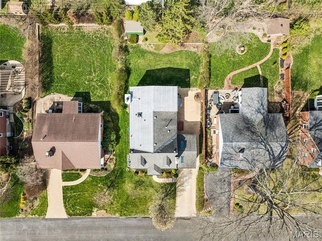 1009 Joanna Avenue, Glendale, MO 63122