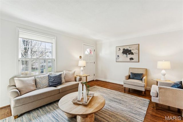 1009 Joanna Avenue, Glendale, MO 63122