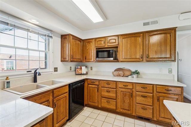 1009 Joanna Avenue, Glendale, MO 63122