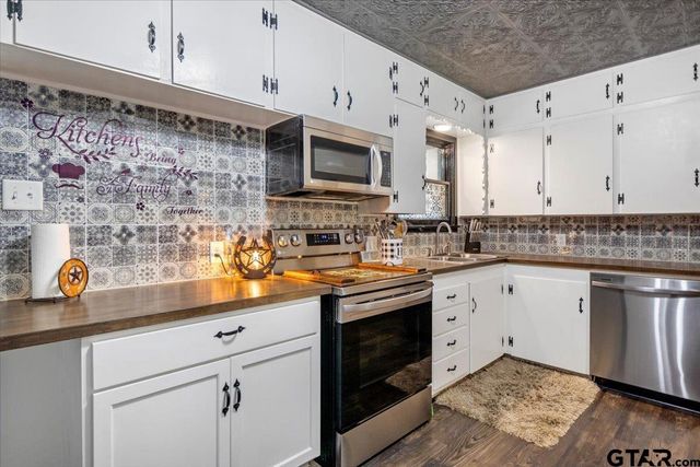 2216 Pleasant Dr, Tyler, TX 75701