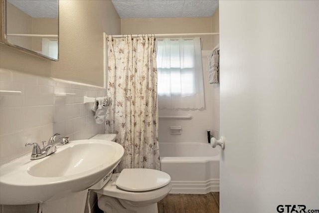 2216 Pleasant Dr, Tyler, TX 75701