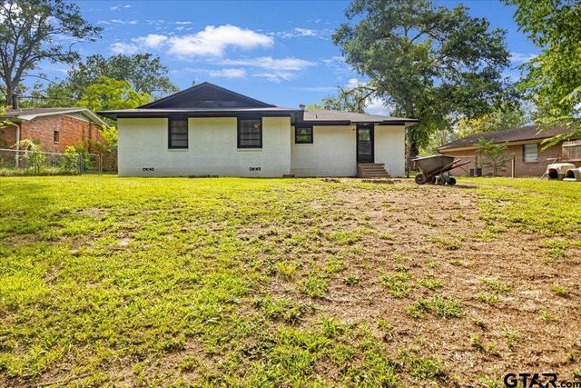 2216 Pleasant Dr, Tyler, TX 75701