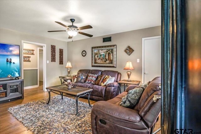 2216 Pleasant Dr, Tyler, TX 75701