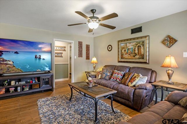 2216 Pleasant Dr, Tyler, TX 75701