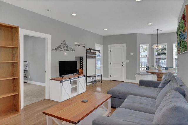 3210 San Jose Way, Sacramento, CA 95817