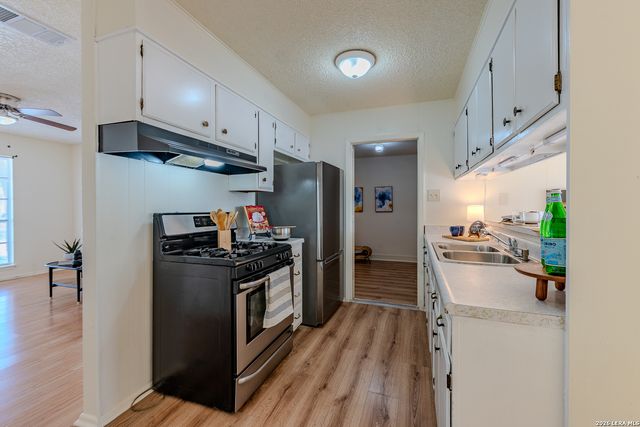 2130 Jim Bowie, San Antonio, TX 78238