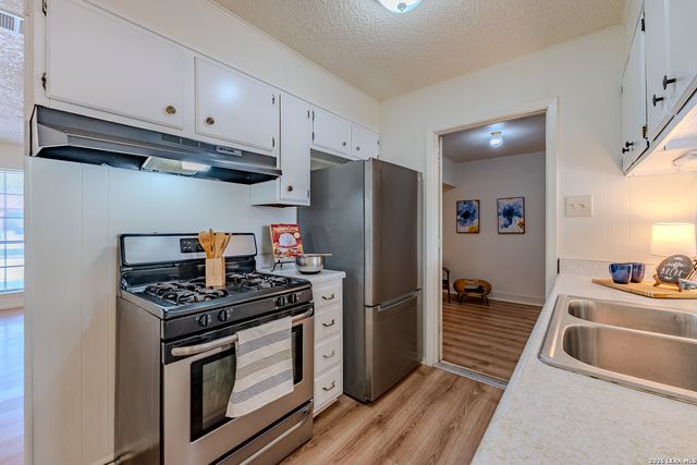 2130 Jim Bowie, San Antonio, TX 78238