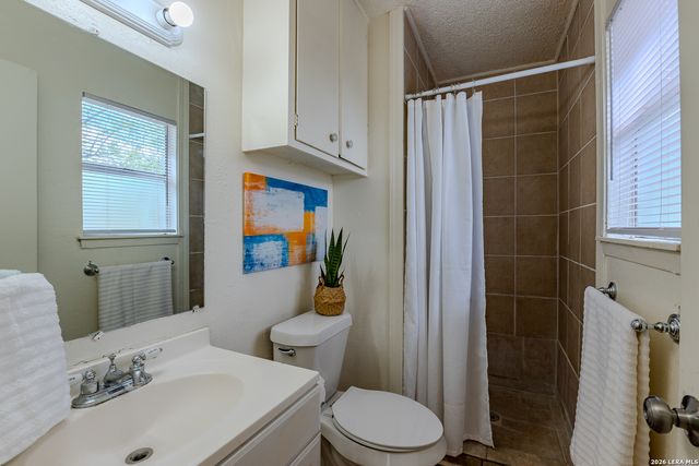 2130 Jim Bowie, San Antonio, TX 78238