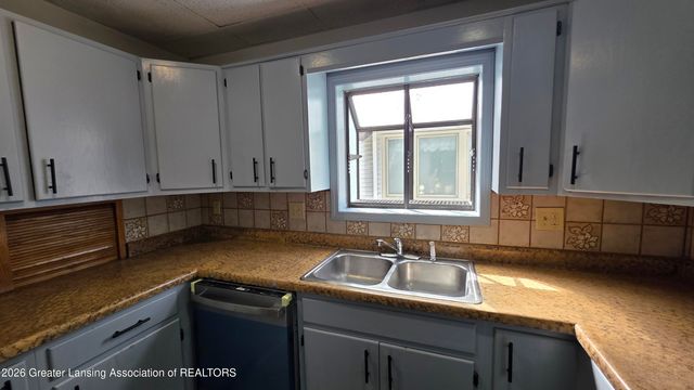 2311 S Pennsylvania Avenue, Lansing, MI 48910