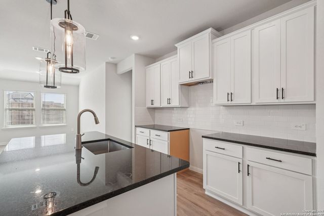 1206 Nikos Hollow, San Antonio, TX 78245