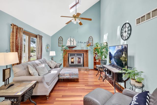 8260 Arquette Road, Oregon, OH 43616