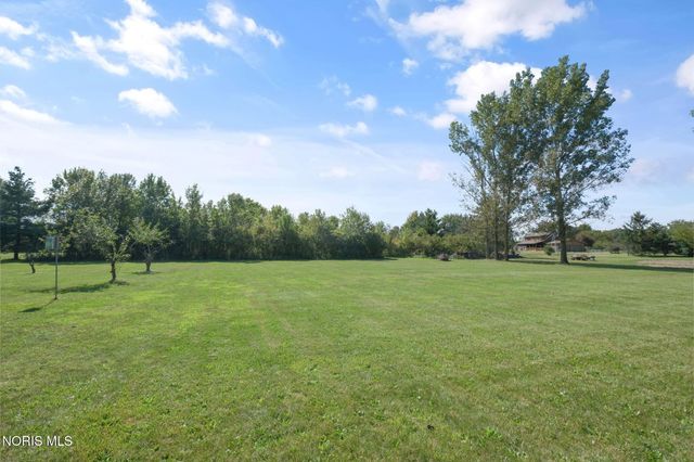 8260 Arquette Road, Oregon, OH 43616