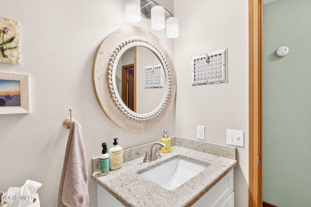 8260 Arquette Road, Oregon, OH 43616