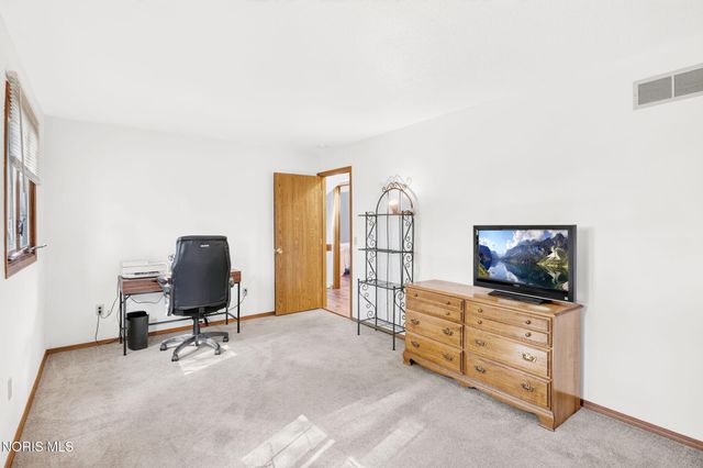 8260 Arquette Road, Oregon, OH 43616