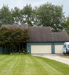 8260 Arquette Road, Oregon, OH 43616