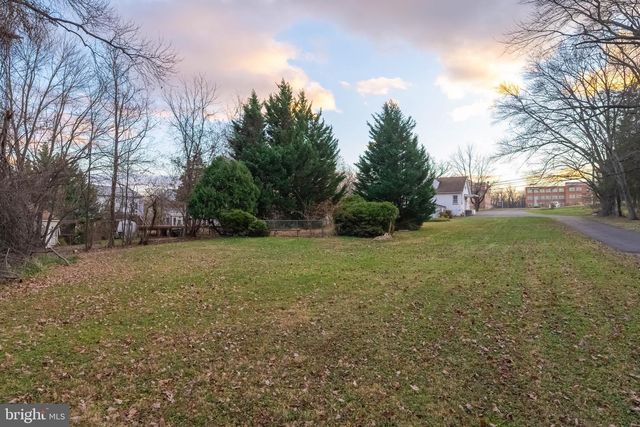 5240 KING AVE, Rosedale, MD 21237