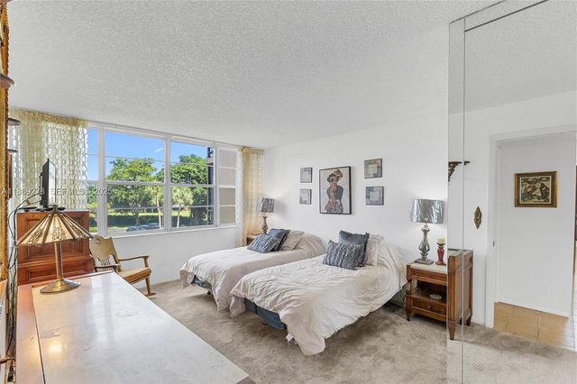 1000 Saint Charles Place 319, Pembroke Pines, FL 33026