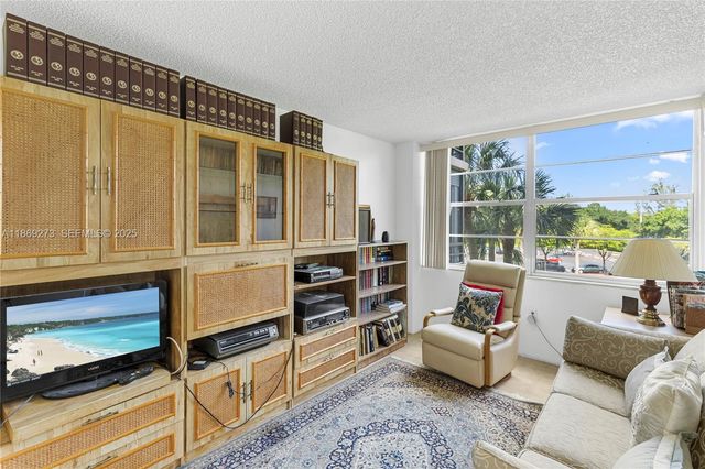 1000 Saint Charles Place 319, Pembroke Pines, FL 33026