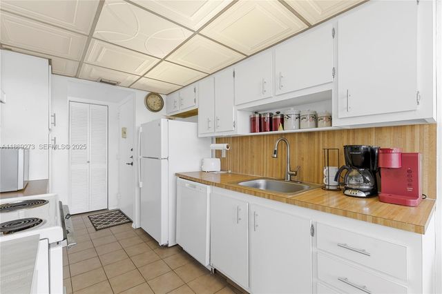 1000 Saint Charles Place 319, Pembroke Pines, FL 33026