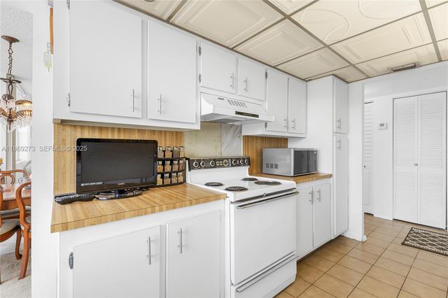 1000 Saint Charles Place 319, Pembroke Pines, FL 33026