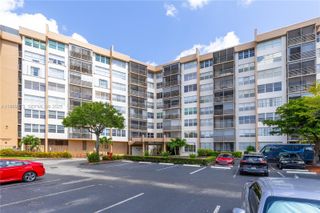 1000 Saint Charles Place 319, Pembroke Pines, FL 33026