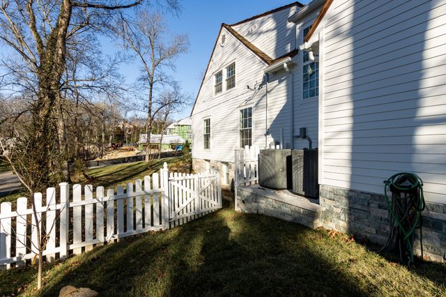 4401 Iroquois Ave, Nashville, TN 37205