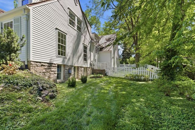 4401 Iroquois Ave, Nashville, TN 37205