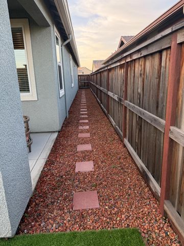 461 S Walcott St, Manteca, CA 95336