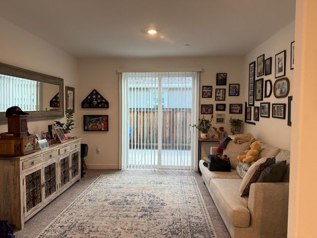 461 S Walcott St, Manteca, CA 95336