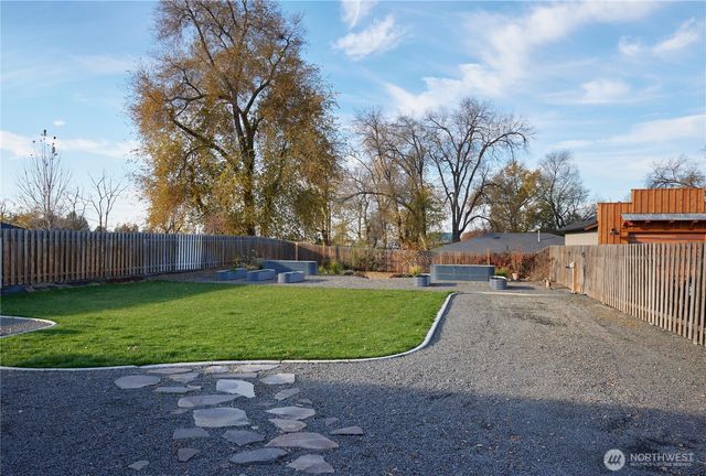 1390 S 3rd Avenue, Walla Walla, WA 99362