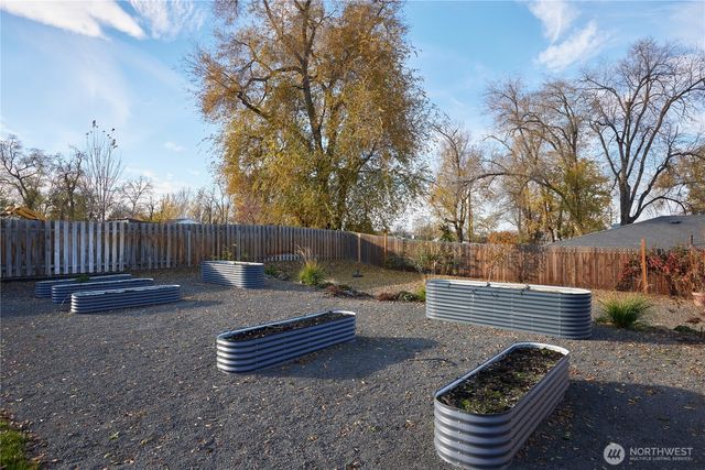 1390 S 3rd Avenue, Walla Walla, WA 99362