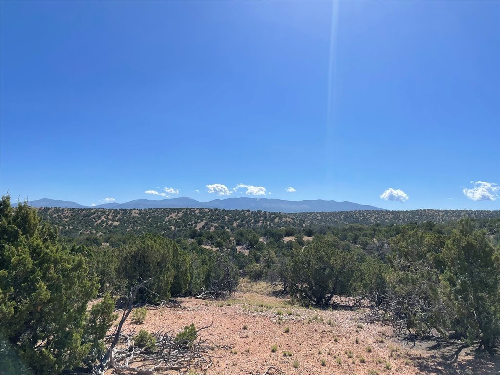 145 Vuelta Maria, Santa Fe, NM 87506