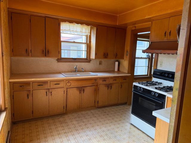 3841 29th Avenue S, Minneapolis, MN 55406