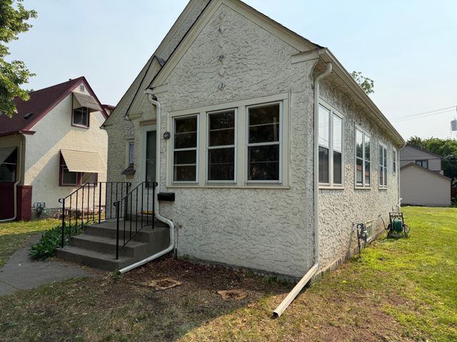 3841 29th Avenue S, Minneapolis, MN 55406